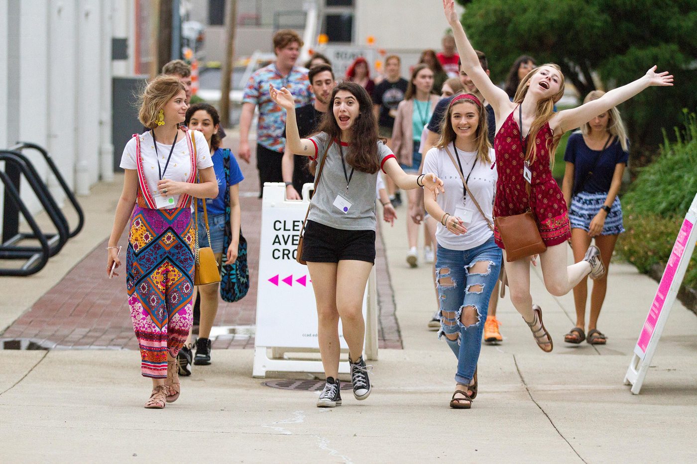 media-gallery-organizations-events-students-walking-orientation