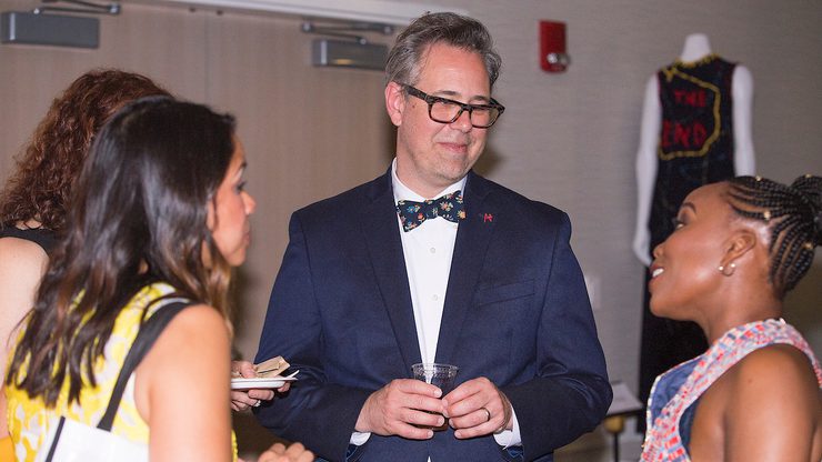 Matthew Mohr speaking with students